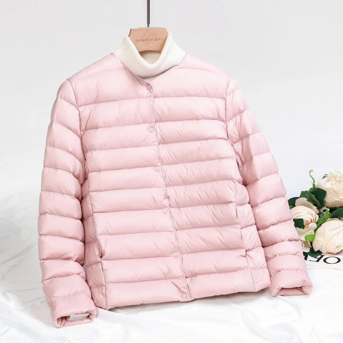 

White Duck Down Coat Women Short Round Neck Autumn Winter New Collarless Ulter-Light Solid White Duck Down Jacket Casual 2023
