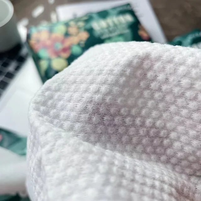 매우 두꺼운 일회용 페이셜 타월: 부드럽고 흡수성 있는 얼굴 클렌징을 위한 필수품