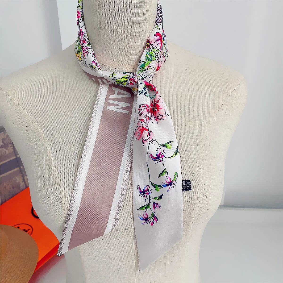 

2023 Moon Sunflower Printed Big Brand Scarf Women Skinny Bag Scarves Fashion Silk Scarf For Ladies Wrist 100cm Long Neckerchief