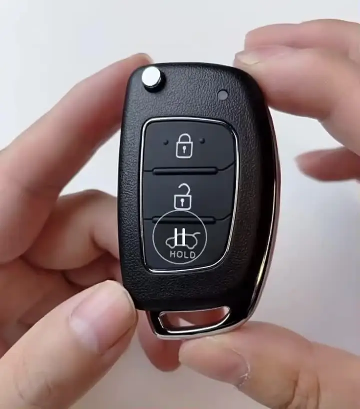 Koaudb Autosleutel Cover Cases Sleutelhanger Compatibel met Hyundai i10 i20 i30 i40 ix20 ix30 ix35 ix45 ix55 Tucson Santa Fe Elantra Accent 3 Knoppen Flip Folding Key Fob Case TPU