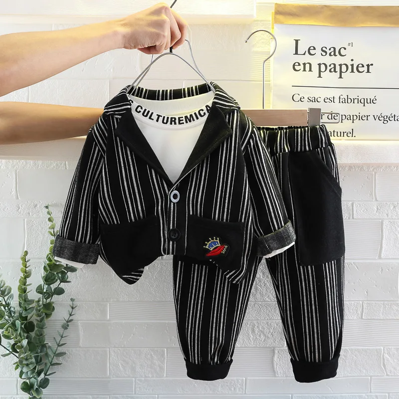 Рисунок 6 - Детский блейзер и брюки в полоску