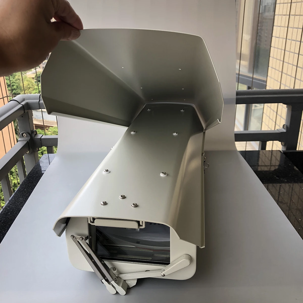 23 Inch 29 Inch Extra-large Protective Enclosures for Surveillance Cameras, Equipped with Wiper, Heater, Fan, and Water Sprayer