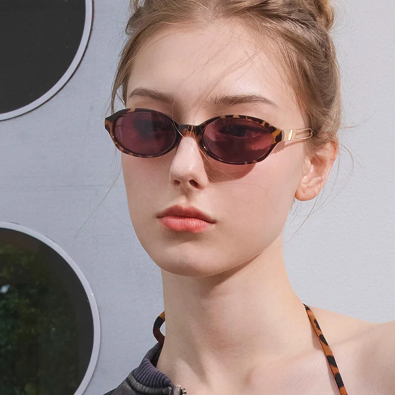 2026 Trendige Vintage Kleine Hohle Rahmen-Sonnenbrille für Damen und Herren, Modische Ovale Sonnenbrille, Sommer-Reisebrille, UV400-Schutz – Detail 4