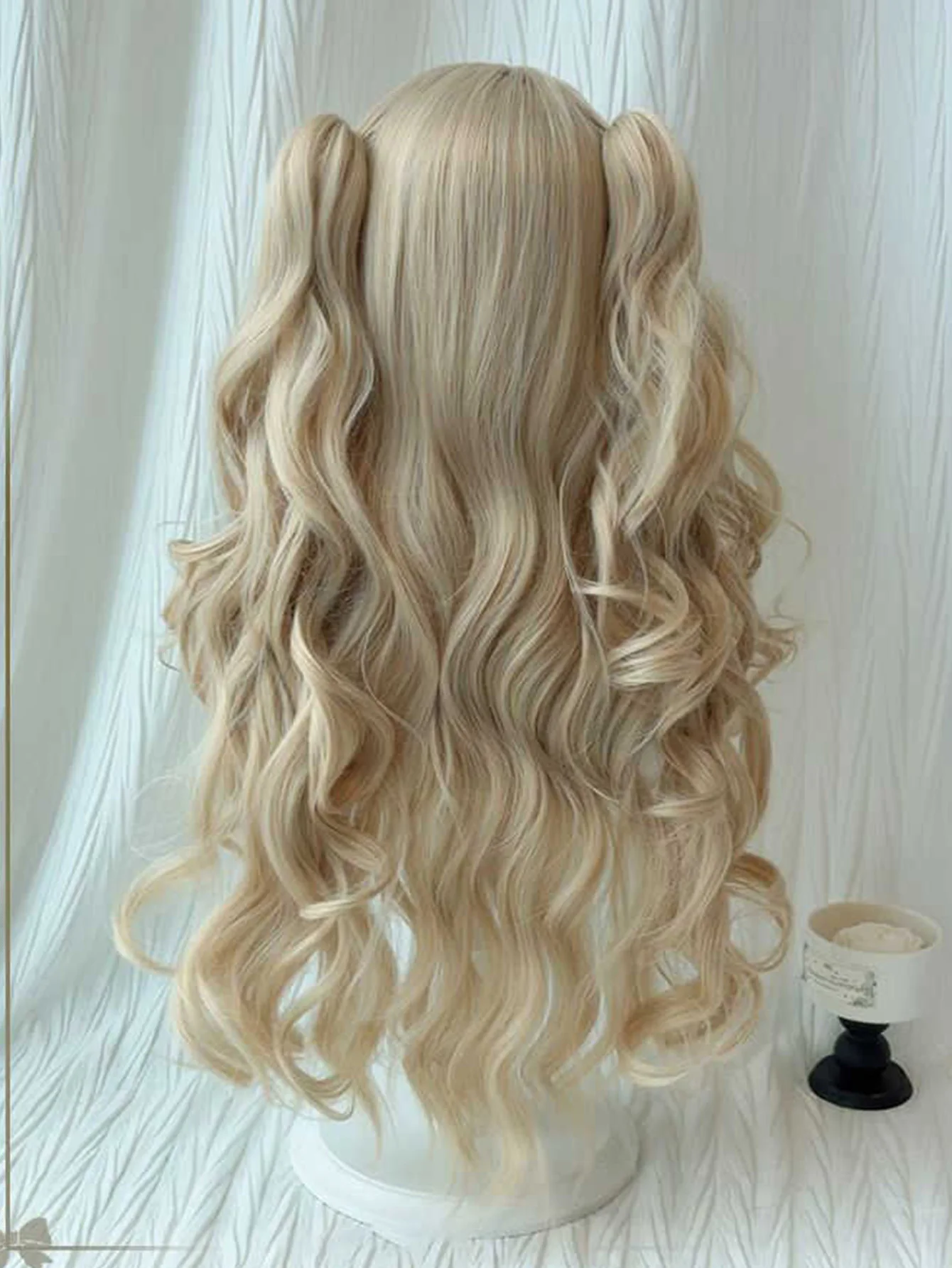 Natural Blonde Synthetic Hair Wigs for Women with Bangs