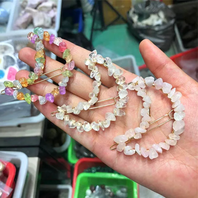 자연의 매력과 우아함이 만나는 초승달 자수정 헤어 클립