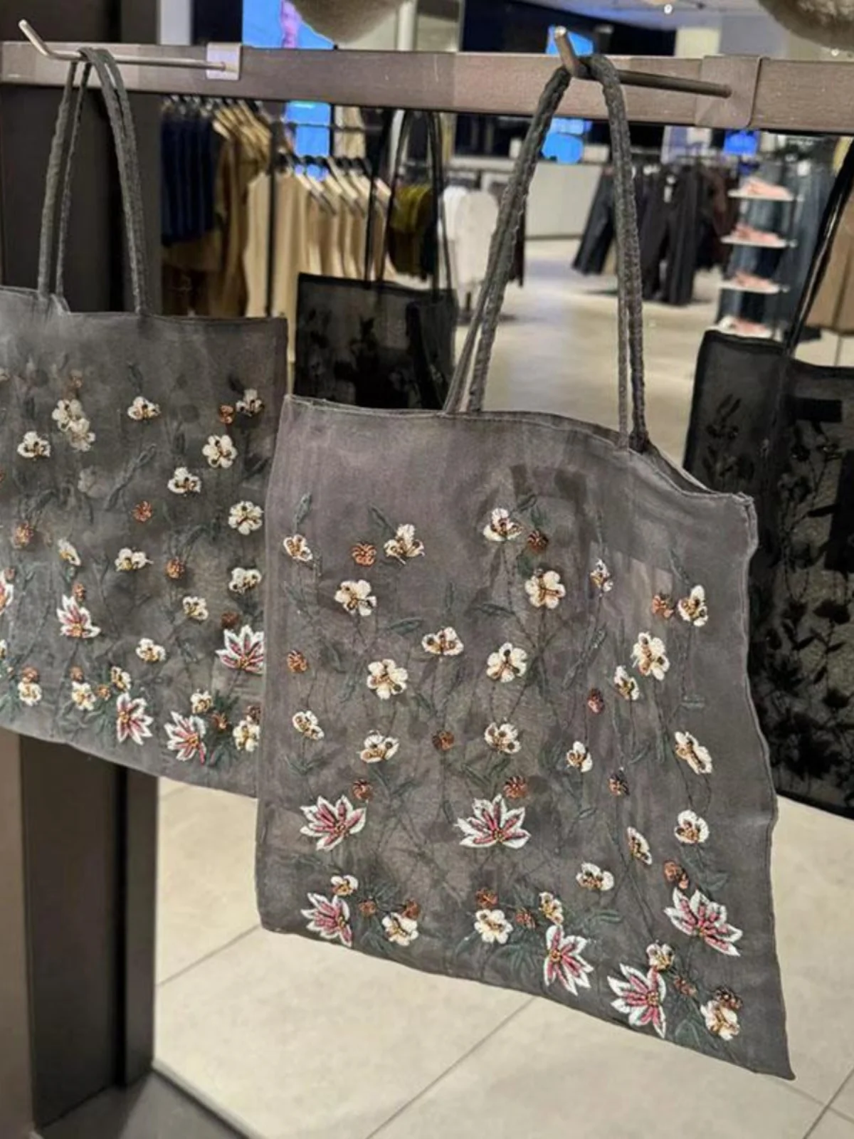 Hot Selling European And American Fashion Women's Bag New Mesh Full Hand Embroidered Flower Shoulder Bag Handbag Lace Tote Bag