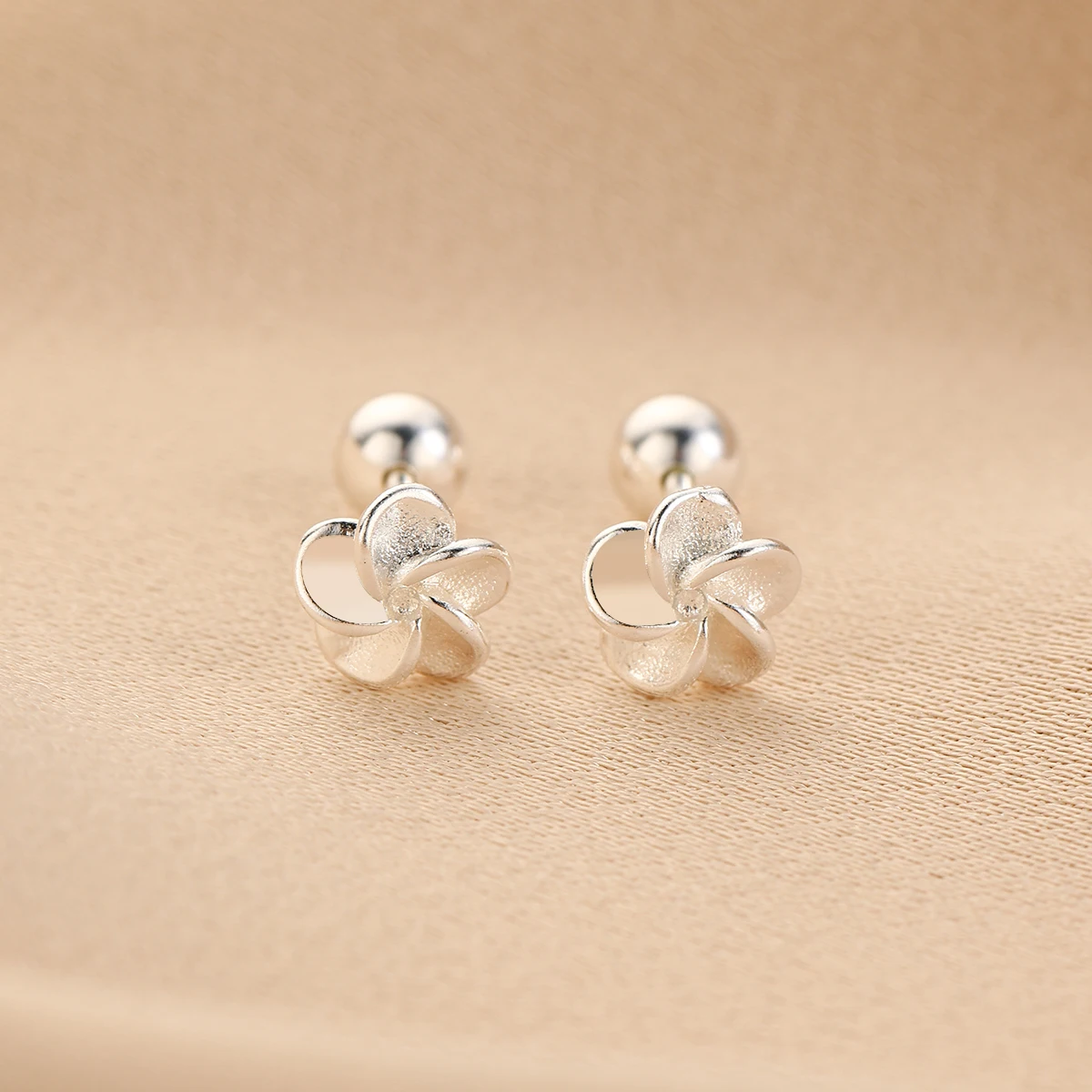 Fashion Wing Flower Heart Piercing Stud Earrings Simple Compact Cute Tragus Earings for Womens Minimalist Jewelry Accessories 5