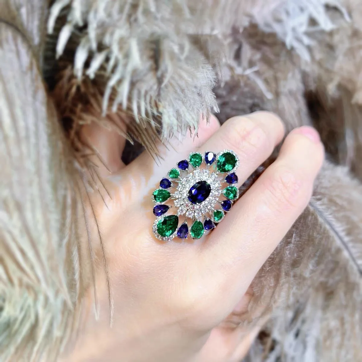 

Fashion Cold Wind Niche Design Ins Plated 18K Gold Full Diamond Zircon Ring Female Open Emerald Gem Retro Court