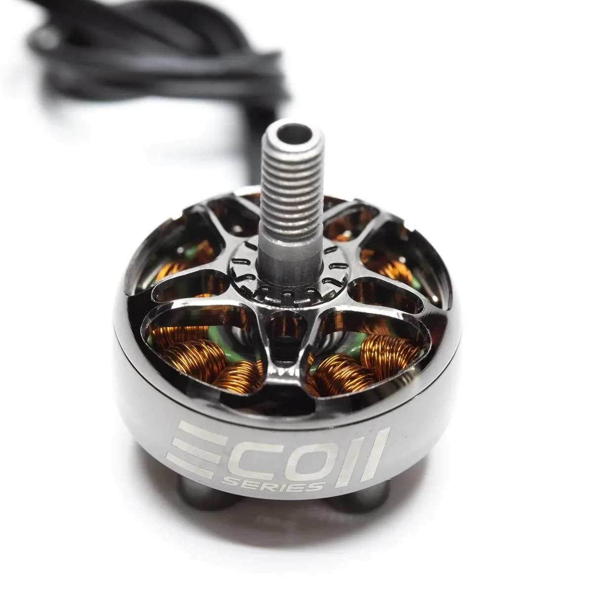 Vue latérale du Moteur Brushless EMAX ECOII 2807 1700KV, dissipateur thermique et axe central.