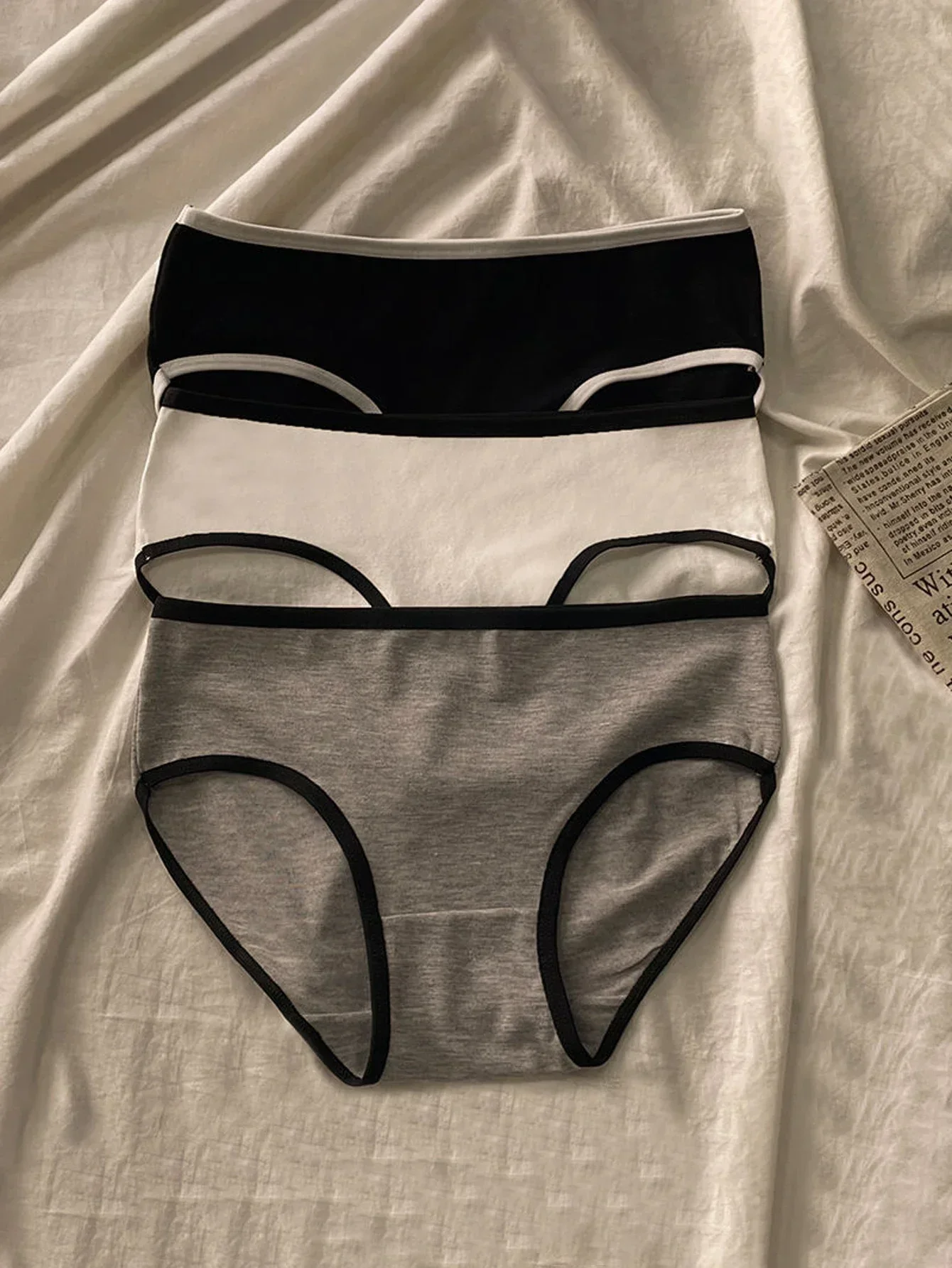 Simple Girl Underwear Mid Waist Japanese Black White Cotton Women's Briefs Sports Cool Style Traceless Panties Seamless Lingerie