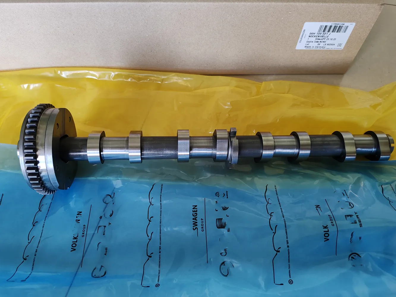 Genuine OEM NEW Intake Camshaft 06H109021K For AUDI A3 A4 Q3 Q5 VW Tiguan Passat CC 2.0T 06J109021H 06H109088C 06J109088