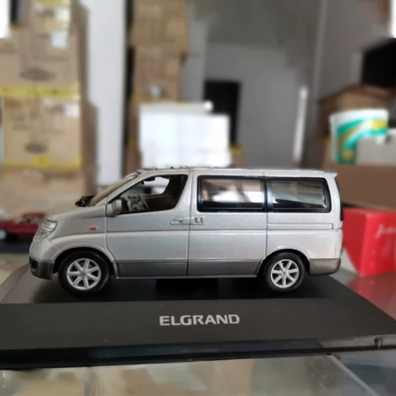 Diecast 1:43 Scale Nissan ELGRAND MPV Commercial Vehicle