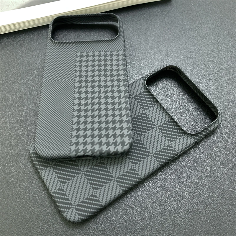 Luxury Slim Carbon Fiber Matte Case with Checkered Pattern and Contrast Color Bumper Cover