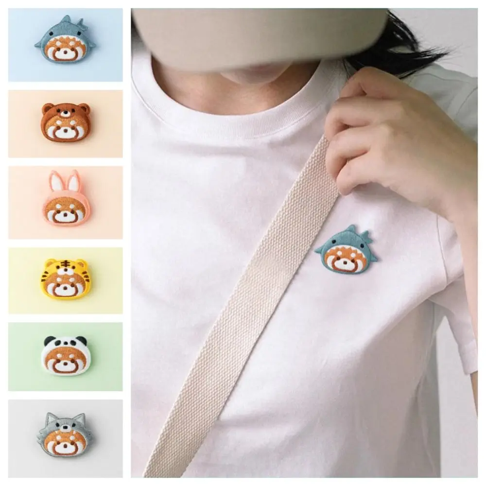 Spilla Panda Rosso Ricamo Squalo Cartoon Tiger Bear Red Panda Head Pin Panda Spilla Animale Spilla Regalo