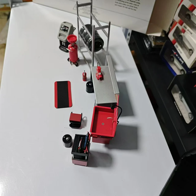 Diecast 1/18 Garage Series Model Car Repair shop Alloy Car Model