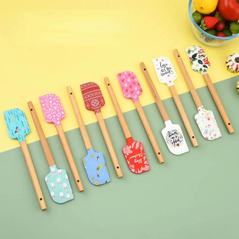 Christmas Themed Wooden Handle Pastry Batter Mixing Scraper Cake Cream Silicone Spatula Baking Decorating Tools