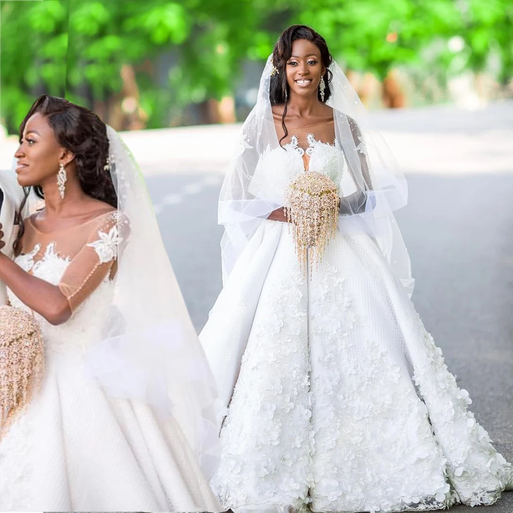 

Luxury Scoop 3D Appliques A-Line Wedding Dresses Robe De Mariée Sweep Train Half Sleeves Garden African Bridal Gowns
