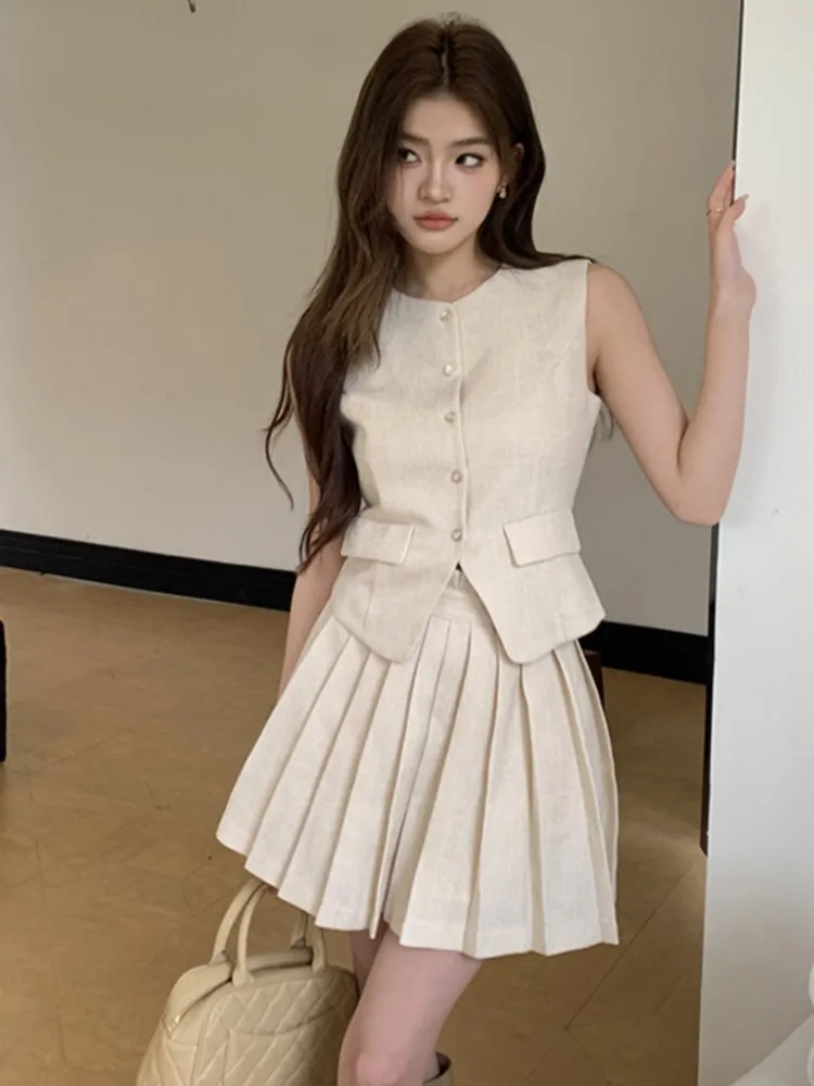 Рисунок 6 - Женский плиссированный костюм с юбкой