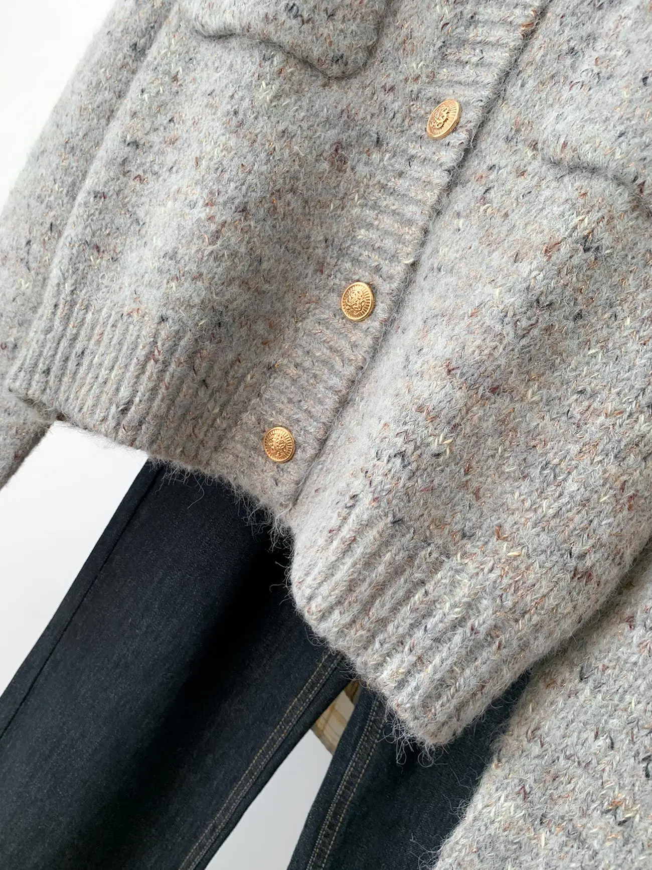 【新品未使用タグ付】 ORGUE／gold button knit 【Sax】 Women's Knit Sweater Sets Large Gold Button V-Neck Cardigan