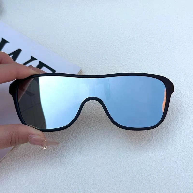 Large Frame Men's Polarized Clip-On Driving Sunglasses with Flip-Up Design - Trendy Blue Red Lens