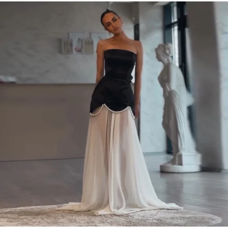 Solides trägerloses Satinkleid für Damen, ärmellos, durchsichtiger Perlenrock, aufwendiger Saum, Detaillierung, fließendes Zugkleid, 2025, Damen-Abendrobe – Detail 9
