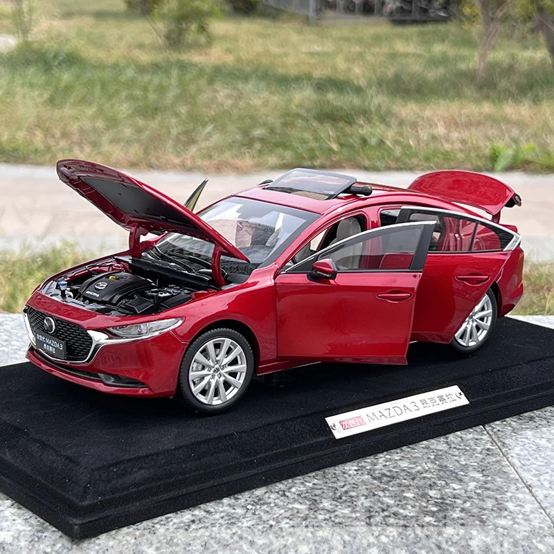 Modelo fundido a presión 118 para Mazda 3 Axela, coche de juguete de