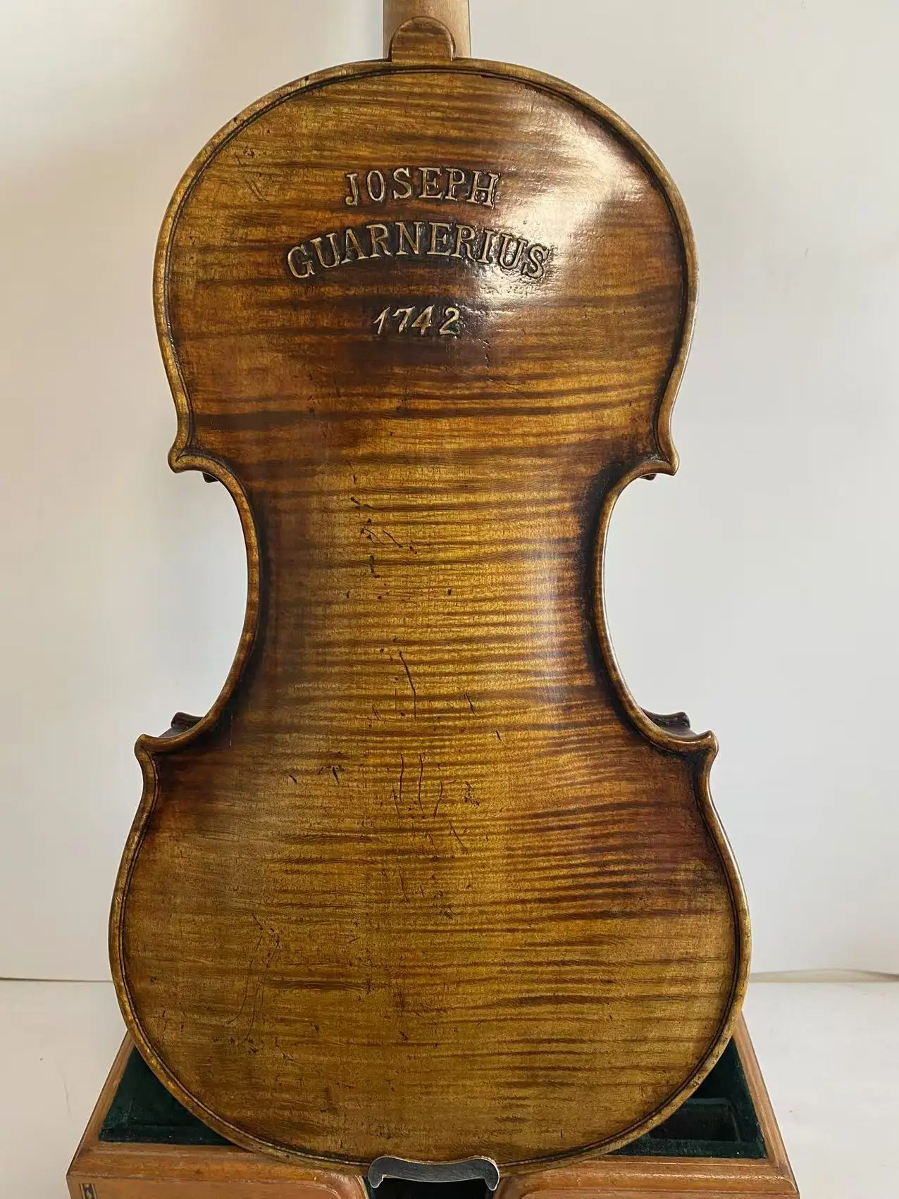 Master 4/4 violin Guarneri model 1742 European one piece back