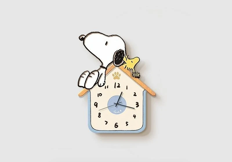 Snoopy wall clock, cute cartoon, stylish and personalized in