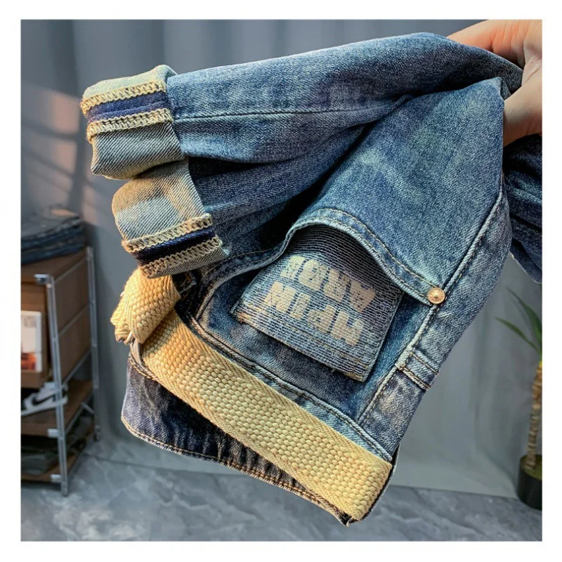 Рисунок 6 - Мужские джинсы с вышивкой