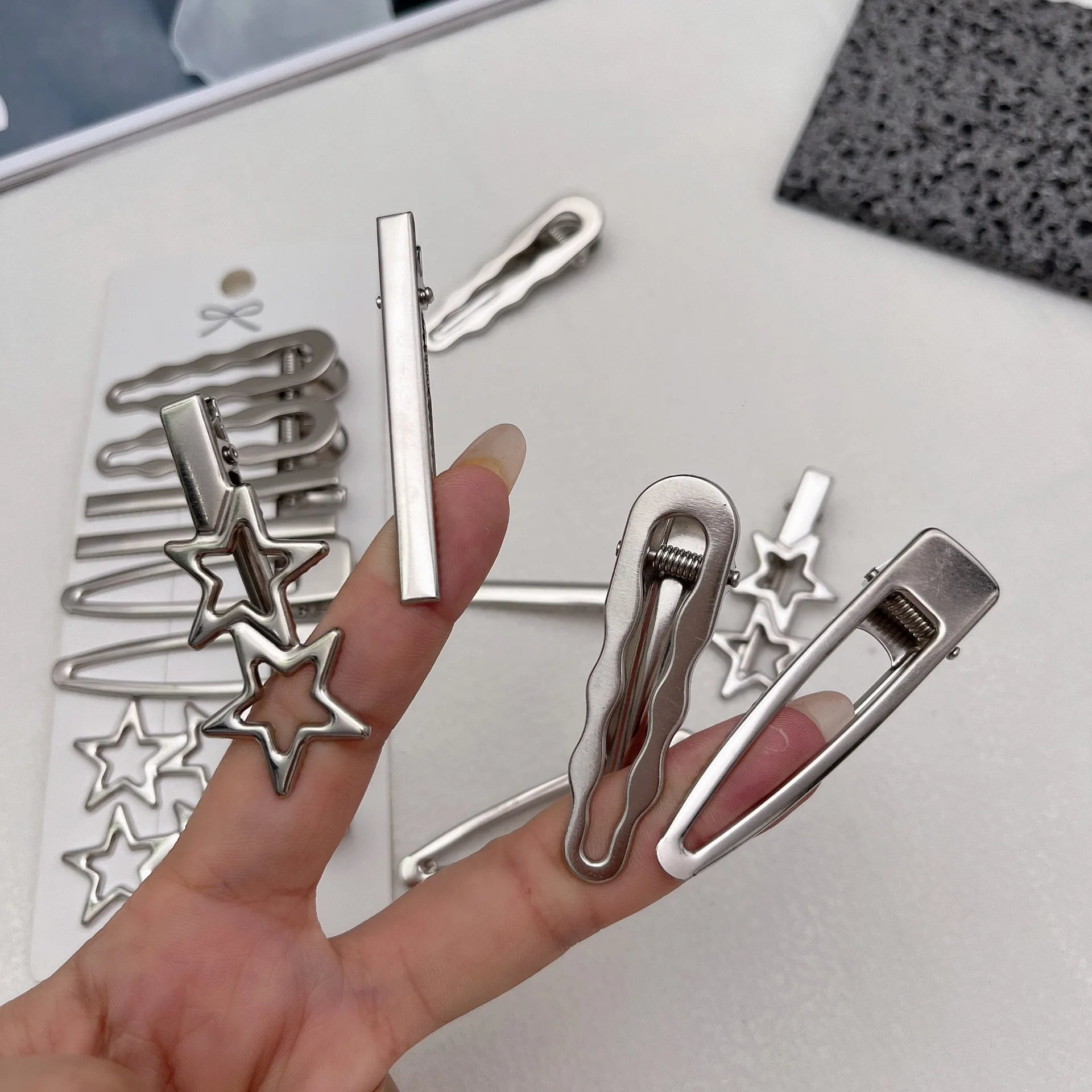 Trendy Metal Silver Hair Clips Set - Spice Girl Bangs Side Hairpins for Broken Hair, One-Word Clip Celebrity Hair Accessories