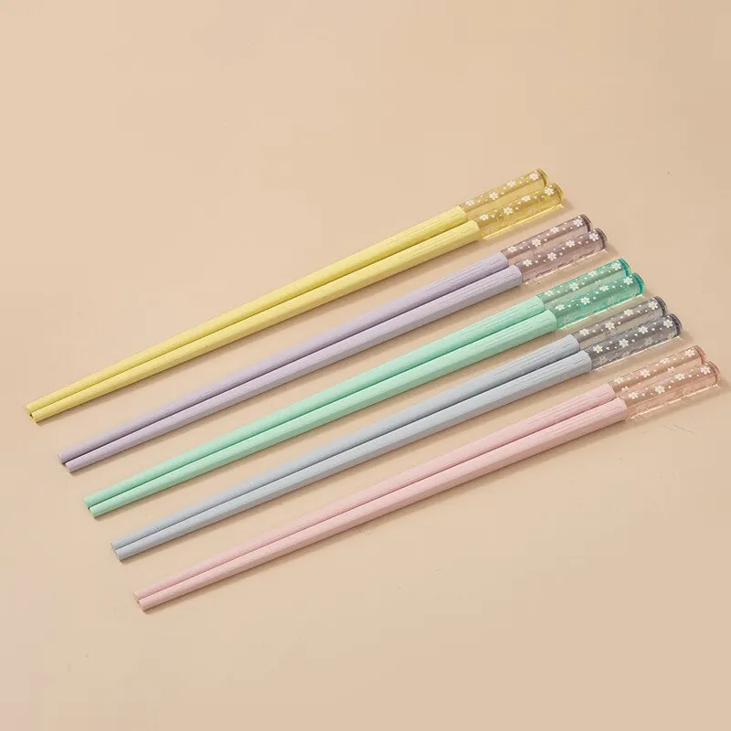 Description Picture 3 of item5 Pairs Cute Chopsticks ,Cherry Blossom Petals Pattern, Beautiful ,Non-slip Sushi Stick Chopsticks, Eco-Friendly Food Chopsticks