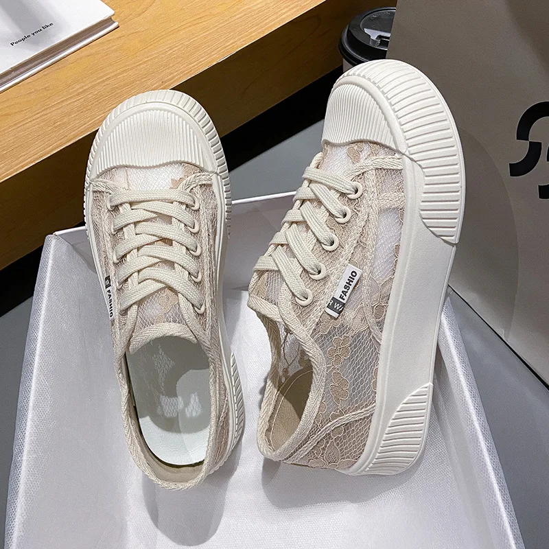 2022 Women Casual Shoes New Spring Summer White Sneakers Breathable Flower Lace-Up Women Sneakers Women Shoes Fashion