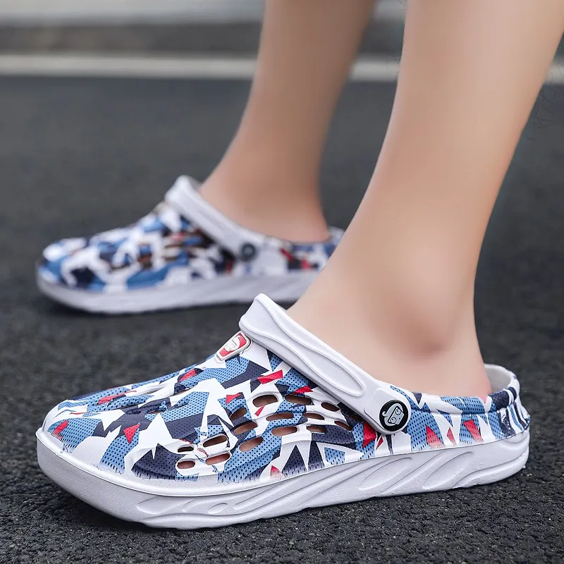 Men Sandals Outdoor Summer Beach Slippers Soft Bottom Hollow Garden Clogs Shoes Big Size Sports Slippers