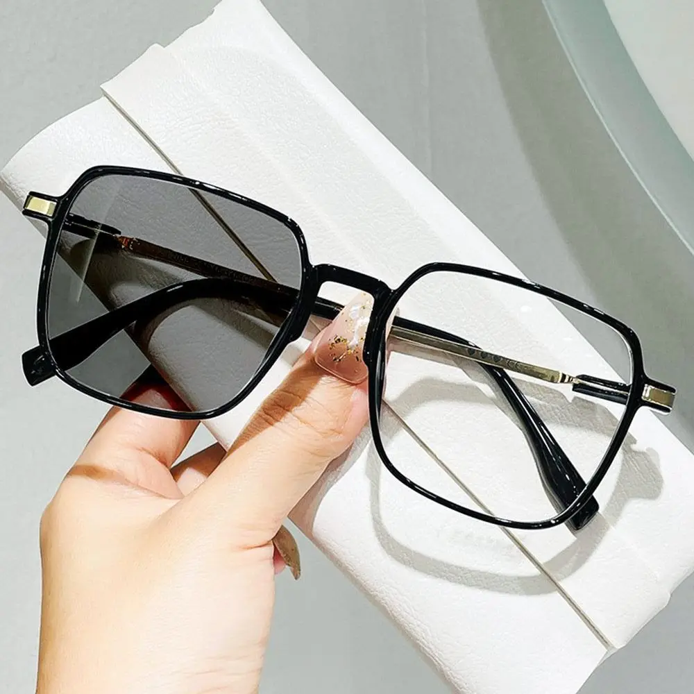 Ultralight Metal Square Eyeglasses with Anti-Blue Light and Photosensitive Lenses