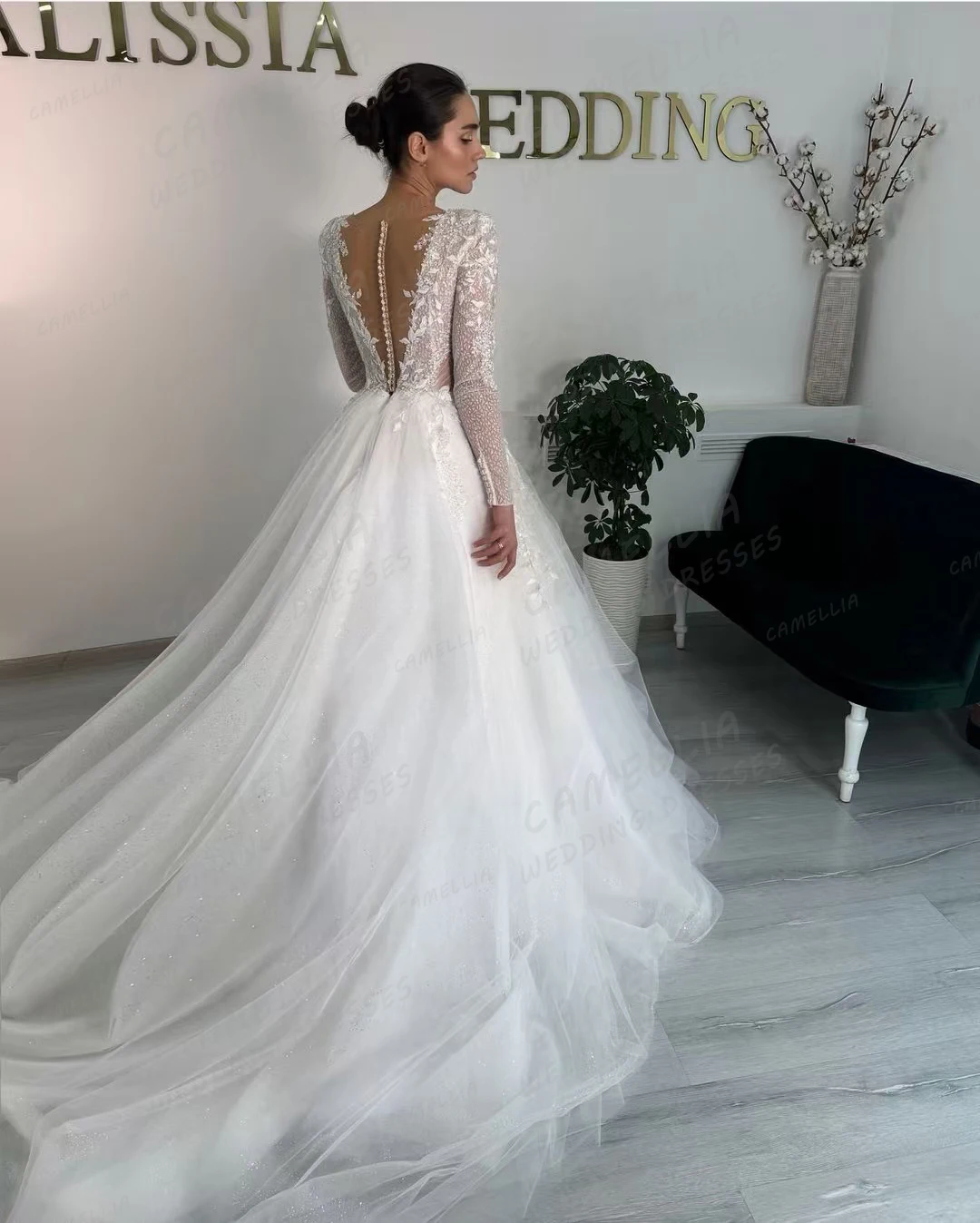 Luxury Wedding Dresses A Line Sexy V Neck Bridal Gowns Appliques Long Sleeve Backless Elegant Princess Vestidos Novia Customized 2