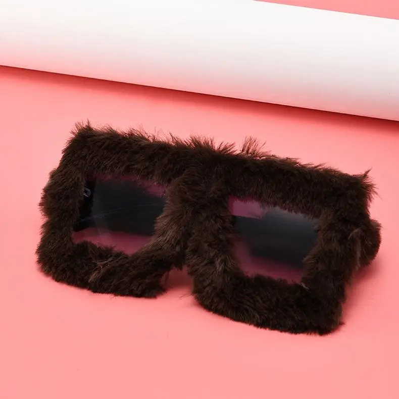 Übergroße Plüsch-Sonnenbrille, weich, flauschig, Party, Weihnachten, Halloween, Cosplay, quadratischer Rahmen, Sonnenbrille, Stil, Winter-Sonnenbrille für Damen – Detail 6