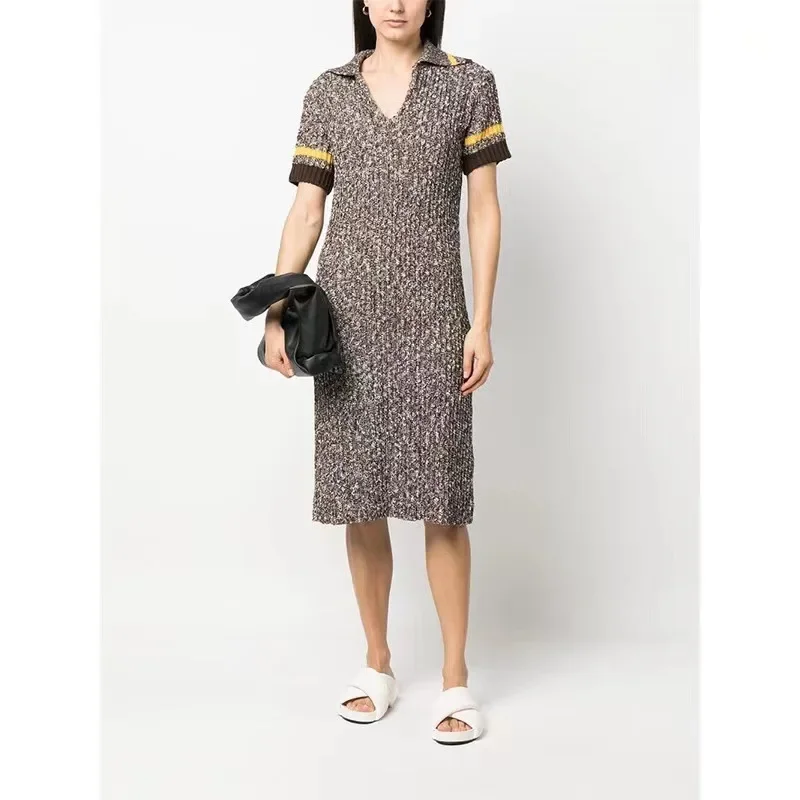 

2023 Spring and Summer New Simple Striped V-neck Short-sleeved Women Knitted Dress