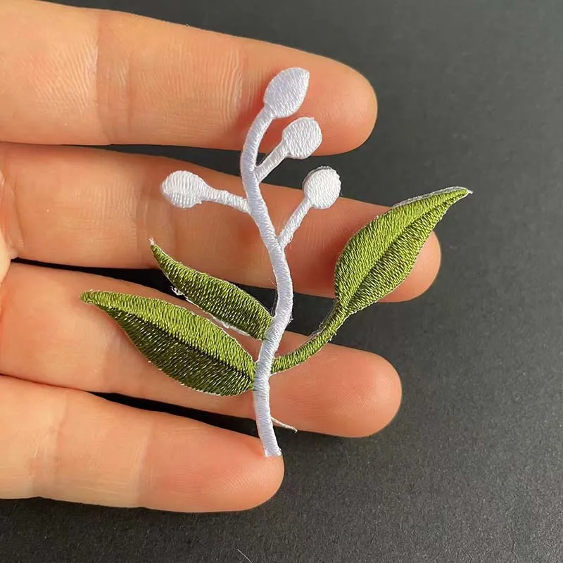 10pc/5.5*5,5 cm weiße Stoff blumen mit grünen Blättern Applique Patch Thermo kollant Stickerei Eisen auf Patches für Kleidung, Hemd – Detail 5