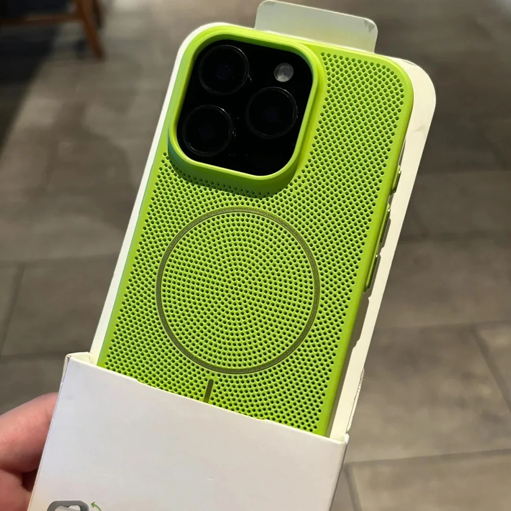 Enhanced Magnetic Honeycomb Cooling Phone Case with Mesh Design