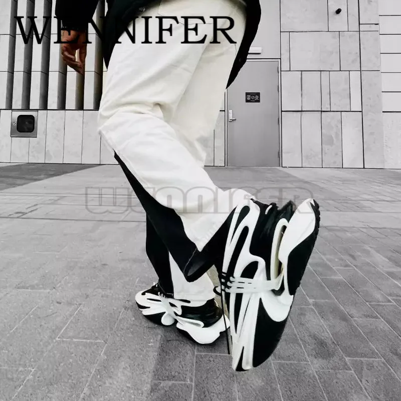 Двухцветные кроссовки на шнуровке