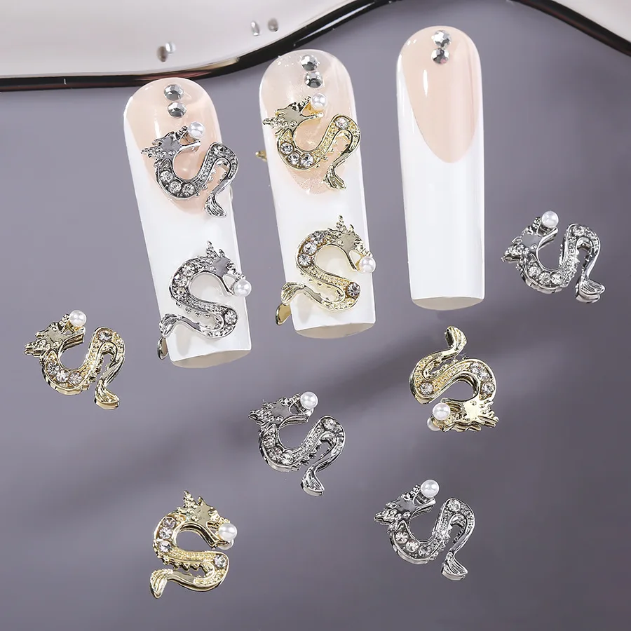 10Pcs 2024 Dragon Play Pearl Nail Art Luxury Zircone Diamond Charms Ornamento Per Unghie Stile Cinese 3D Oro Argento Decorazioni Parti