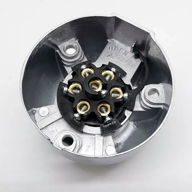 7-Pin Connector Trailer Socket Aluminium Alloy Towing 12V Round Adapter for Truck Socket Car Accessories trailer socket,trailer plug socket