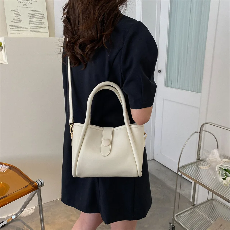 Large Capacity Bag Women's New Trend Autumn Fashion Shoulder Bag Contrast Color Foreign Style Leisure Commuter Tote Bag