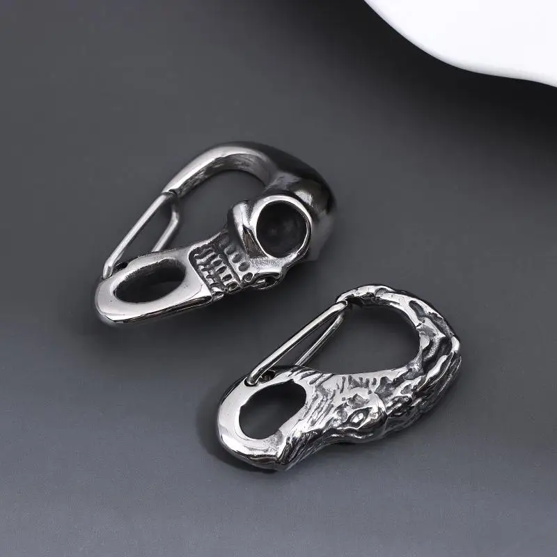Totenkopf-Schlüsselanhänger aus Robustem Edelstahl, Gotischer Karabinerhaken, Punk-Stil Schlüsselring-Anhänger mit Verschluss – Detail 4