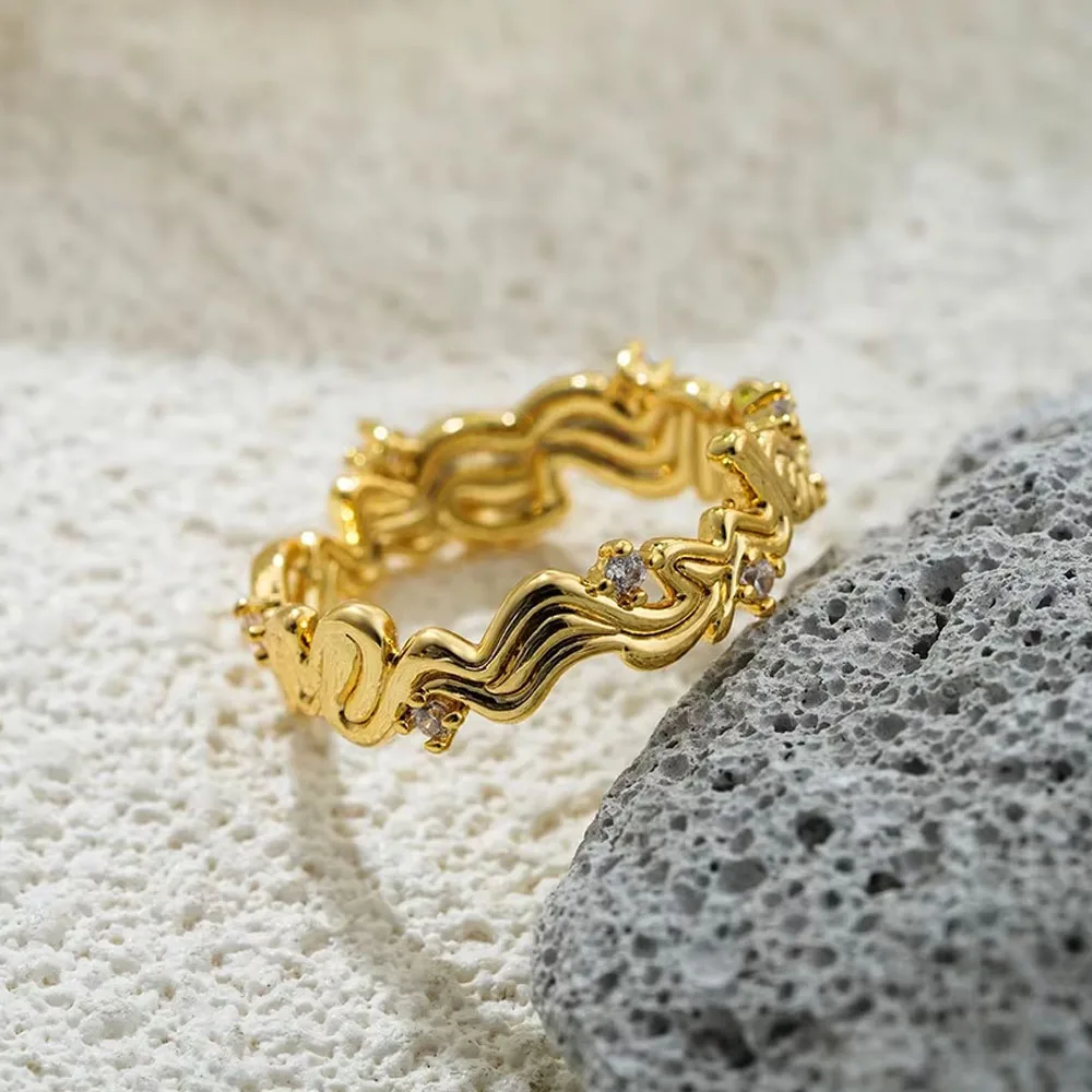 Vintage Aesthetics Twisted Round Circle Wedding Ring for Women Personality Senior Minimalist 18K Gold Plated Zircon Ring Bijoux
