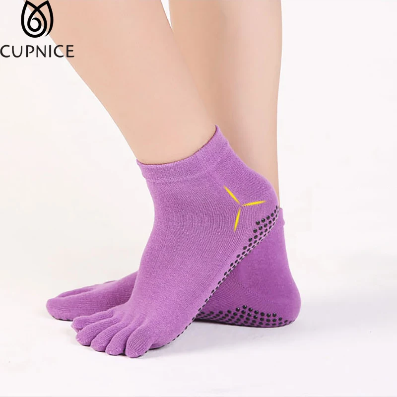 Yoga socks Women Yoga Silicone Socks Gloves Sets Half Toe Five Toed Non Slip Ladies Sports Socks Five-Finger Gloves