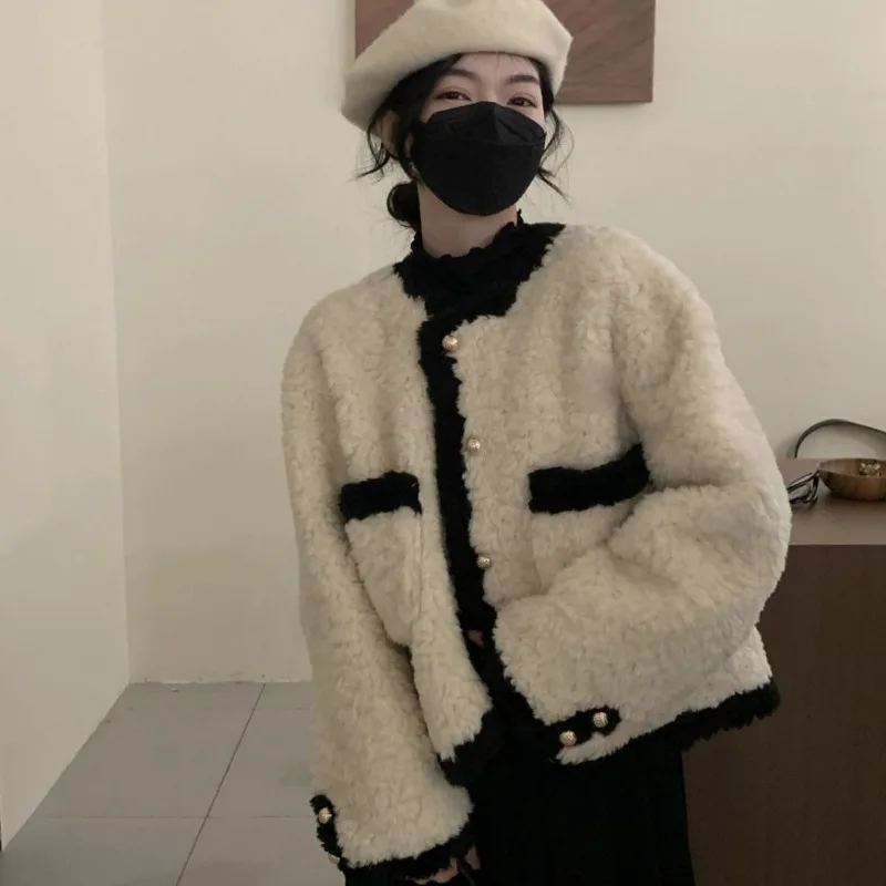 2024 New Small Fragrant Coat Female Lambswool Plush Autumn Winter Plus Velvet Padded Lamb Wool Korean Warm Girls Short Jacket europe and the united states small fragrant wind down jacket women s short loose imitation lamb wool suit collar splicing velvet