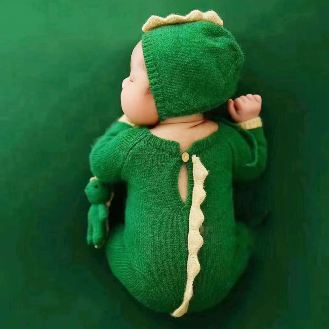 Footed Newborn Dinosaur Outfit Newborn Photography Props Knitted Baby Clothes with Toy Photo Baby Boy Costume Animal Accessories