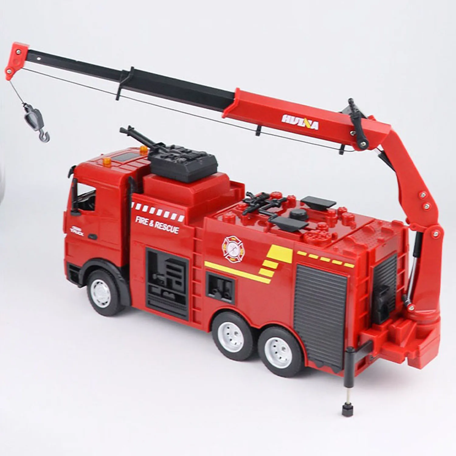HUINA 1362 Plastic Remote Control Fire Fighting Truck 1/18 Scale 2.4G 9CH Sprinkler Car Red Radio Remote Control Toy Model 4