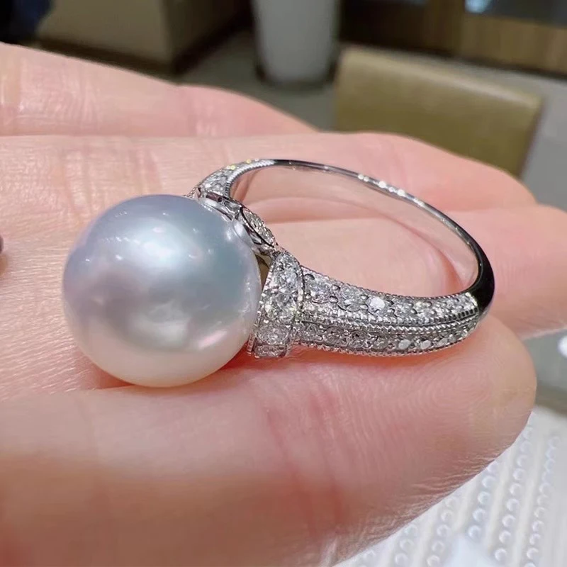Wedding Rings Huitan Round Simulated Pearl Rings Full with Dazzling Cubic Zirconia Temperament Elegant Women Wedding Jewelry